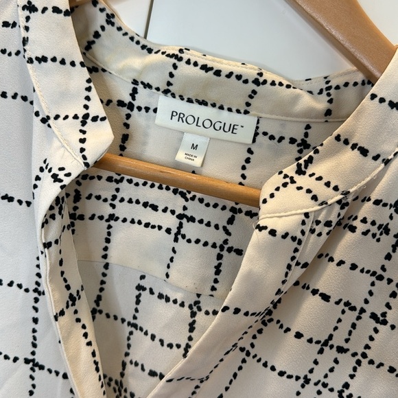 Prologue Long Wide Sleeve Winter White Black Design Size: Medium - Picture 2 of 11